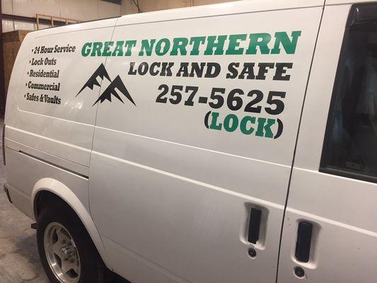 Simple and effective vehicle graphics that make a lasting impression.