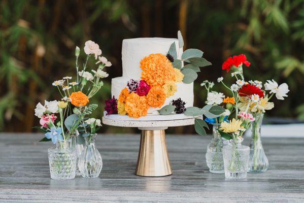 Wedding cake arrangement and floral decor