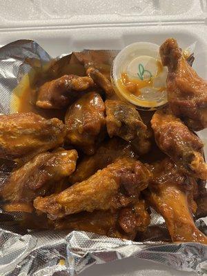 Chicken wings with Carolina sauce