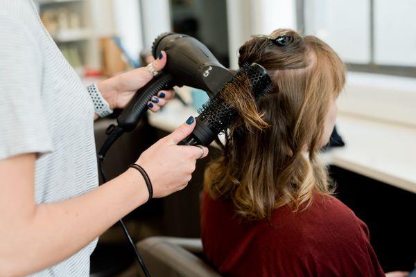 Holiday Hair is a full-service hair salon in Medina, Ohio offering men's and women's haircuts, hair styling, and color services.