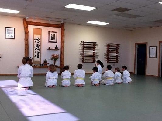 Old dojo children bowing in