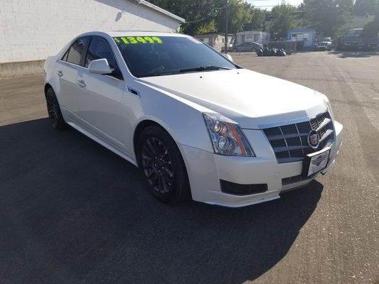 2011 Cadillac CTS AWD, 77k, leather, heated seats, sunroof.