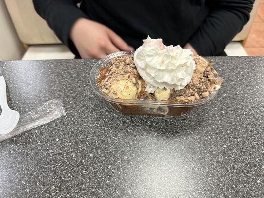 Candy bar sundae