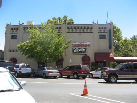 Cap's Restaurant in Brentwood