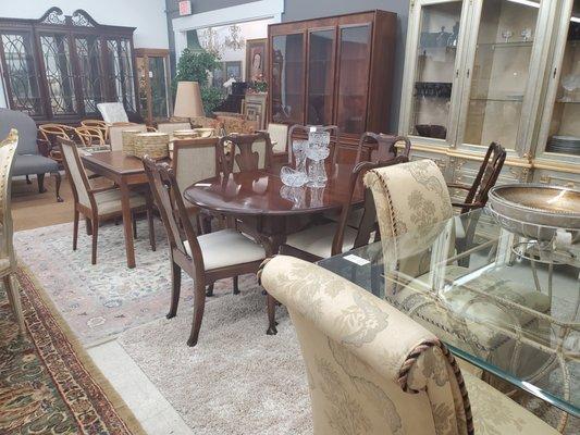 Marva's Place Furniture Consignment 1980 Stillwater Ave. E St. Paul, MN 55119 https://www.marvasplace.com/