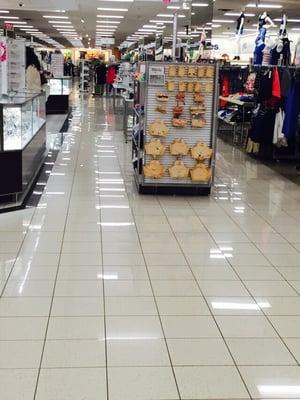 Almost nobody here on a Sunday evening!  Great time to shop without the crowds.