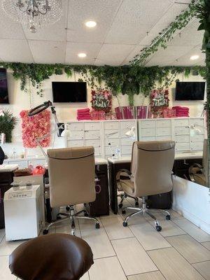 Nail station