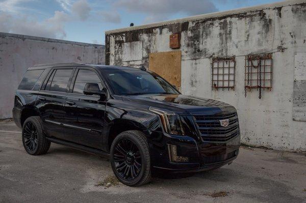 Custom Two-tone E-Tailored Black Pack on a 2017 Cadillac Escalade