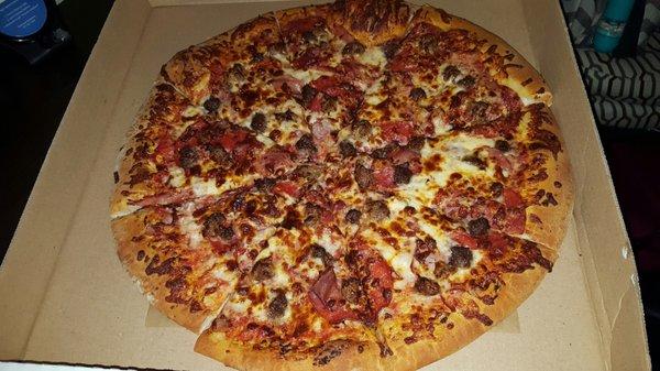 Large carnivore pizza