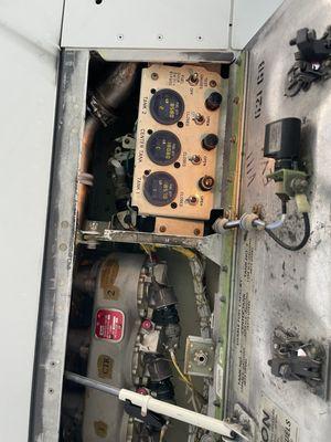 The fuel panel of a B-737-800