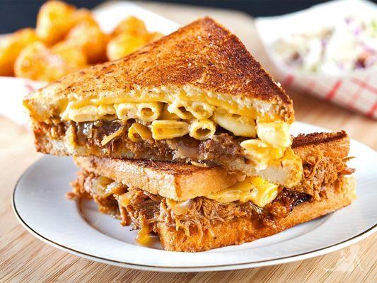 Cheesy Mac & Rib Melt