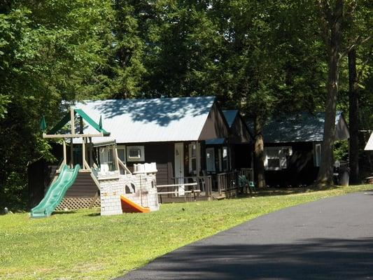 Lake George Bear's Den Cabins