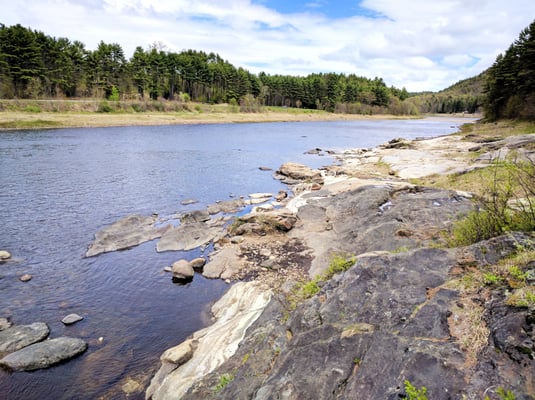 Hudson River area;  can be used for sunbathing and swimming.