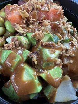 salmon Tuna AVocado 。poke bowl，very good and fresh。