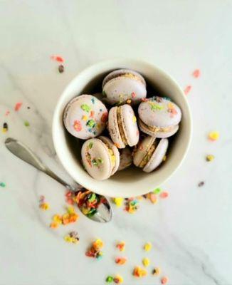 Cereal and milk macarons