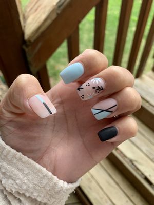 Acrylic nail & design