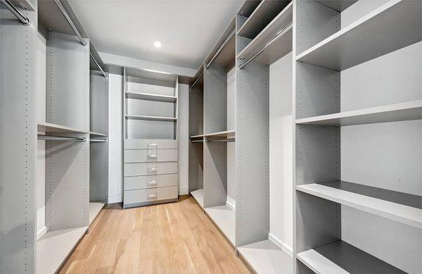 Walk in Closet Manhasset, NY