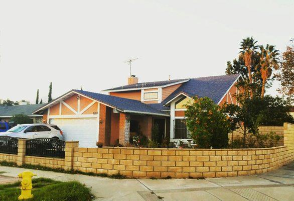 Just listed in Fontana 3 bedrooms 3 baths corner lot,great location near schools,  Hablo Español  $329,888 call for more info