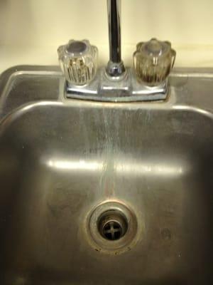 This is the sink in exam room the Doctor is supposed to use to "sanitize" her hands...GROSS!!