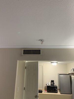 Missing smoke alarm!