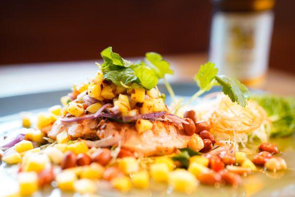 Ko-Rat SappVerr !
Grilled Salmon Fillet with fresh diced mango / lime Chille Dressing
toasted peanut.