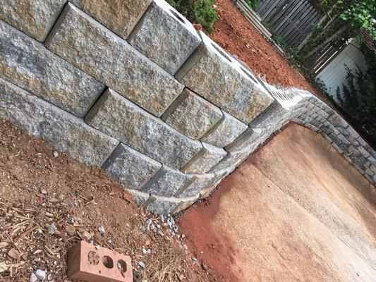 Block retaining wall