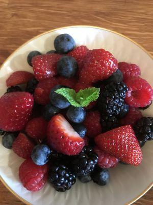 The farmer's market  is the only place I shop for summer fruits and berries!