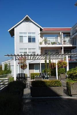 Burnett Station Apartments Courtyard