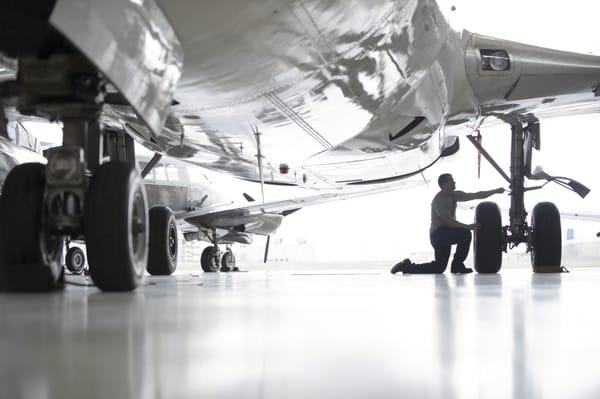 Learn all about hydraulics on a fully-functioning 737!