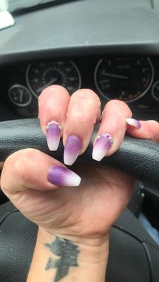 Nails.. dip nails ombré w crystals !!!