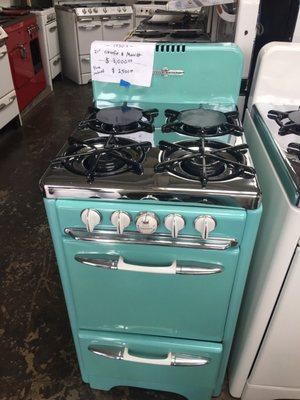 The stove I fell in love with. I want it so bad !!!!