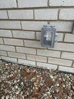 Outdoor outlet