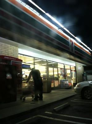 This 7-11 has redbox!