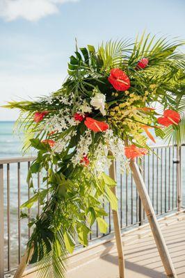 Tropical archway in Waikiki for the wedding in 2019