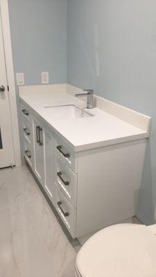 Bath Remodeling / Custom Cabinets / Modern Carpentry Designs / Vanitys