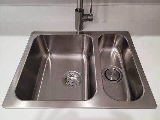 Post construction cleaning (sink cleaned and polished)(pedicure sinks deep cleaned)