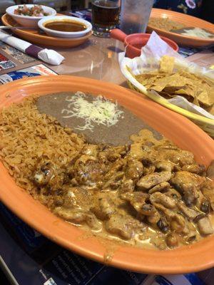 Pollo picoso! Delicious comes with a side of flour tortillas