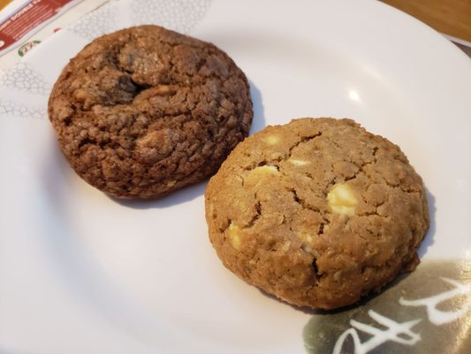 Pinckney Original and White Macadamia cookie