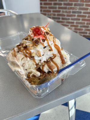 Blonde Sundae with Praline Pecans and Cookie Dough