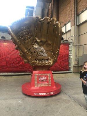 Reds Rawlings Gold Glove Winners Statue