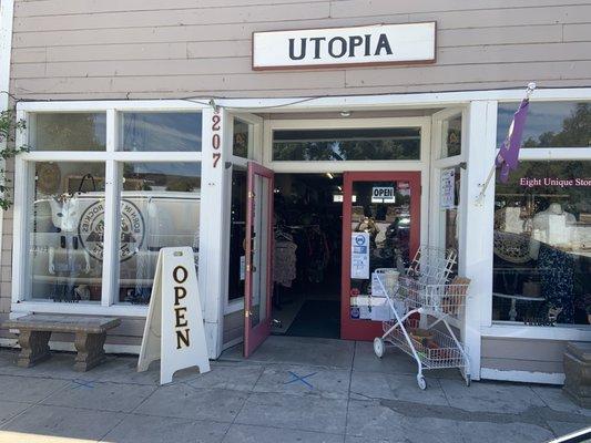 Utopia has multiple cute vintage clothing stores and souvenir and gift shops within it. Sumaq Art is one of them!