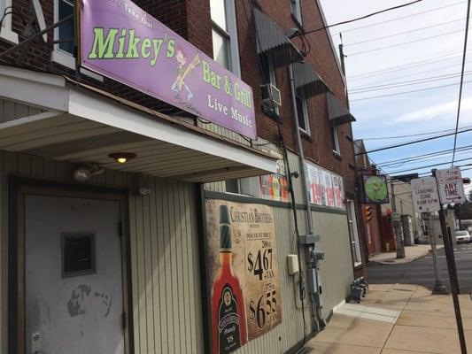 Mikey's Bar & Grill