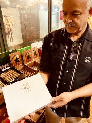 Murad displaying a fine box of Davidoff ORO Blanco Special Reserve 2002.