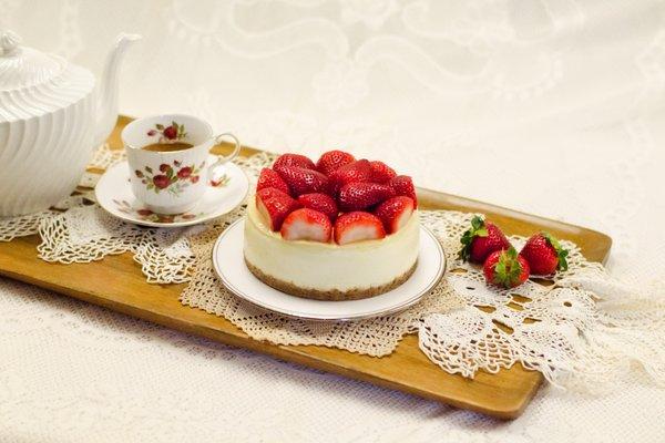 Vanilla Cheesecake with Fresh Berries