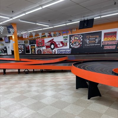 Slot car racing track