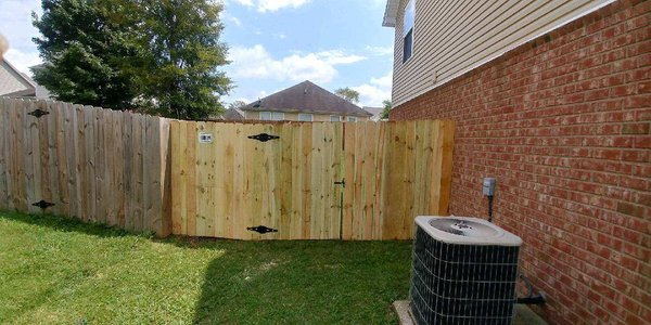 Bigfoot Fence Company - fence contractor -Fence Company - fence repair - wood fences - Tennessee