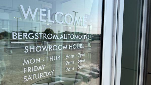 Bergstrom Hyundai of Green Bay showroom sales hours