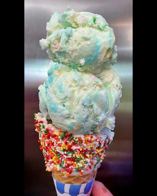 ICE CREAM SHOP IN HEBER SPRINGS RESORT.