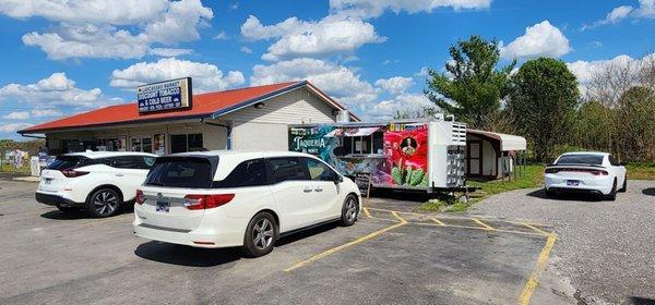 Food truck and market