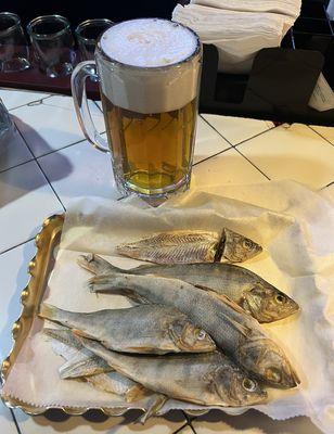 A wide variety of dry and dried fish for draft beer.